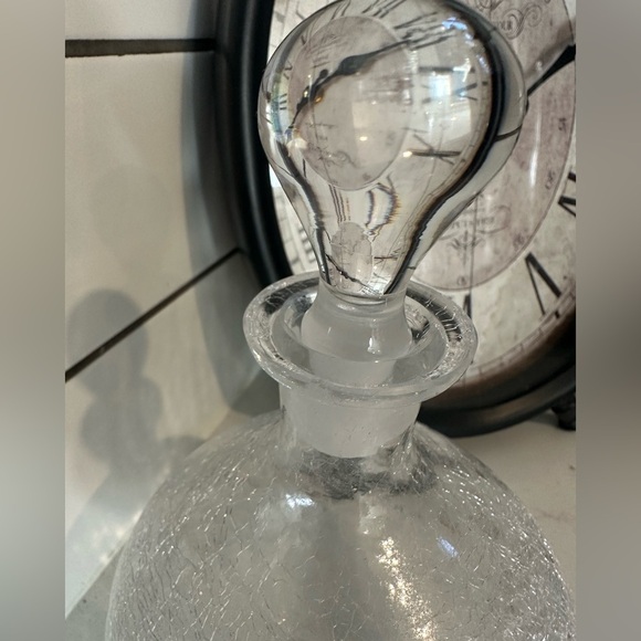 Crackled clear glass round globe decanter with crystal  closure stopper - Picture 3 of 7